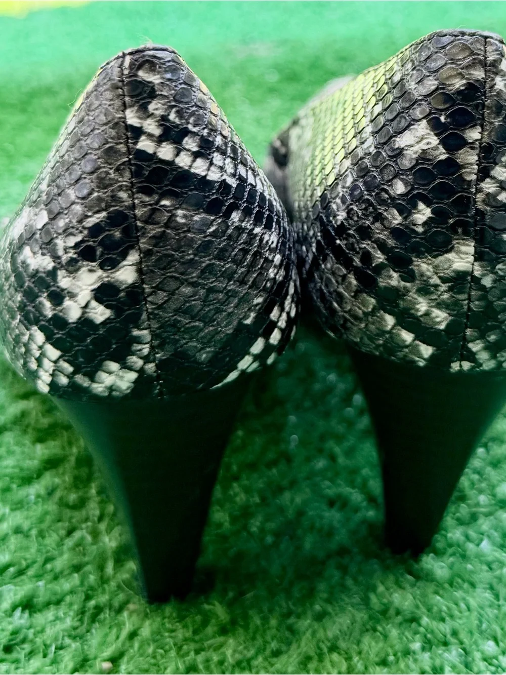 C. Comfort Est. 1946 Snakeskin Pointed Toe Pumps Women's US 7 Heeled Shoes